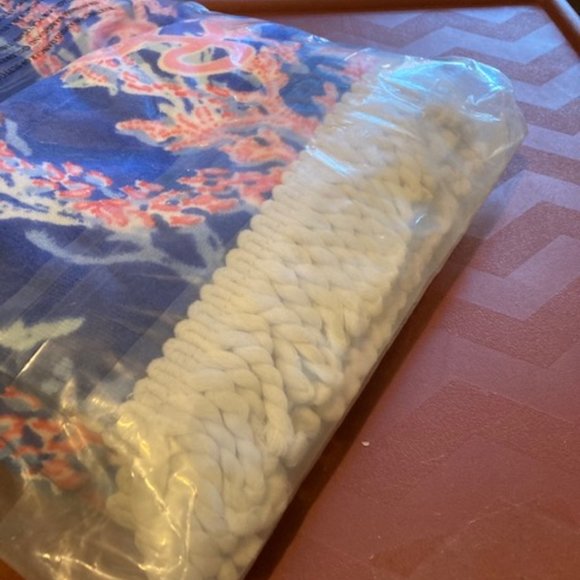 Lilly Pulitzer beach towel - Picture 4 of 4